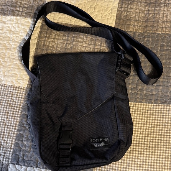 Tom Bihn Handbags - Tom Bihn Small Cafe Crossbody black/mountain